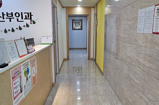 진료실로 향하는 복도